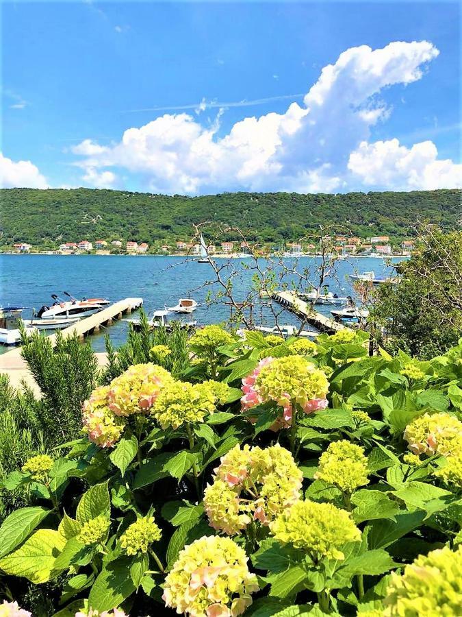 Apartments With Boat Mooring Marija Supetarska Draga Exterior foto